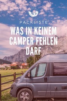 Unterwegs in der weiten Welt mit dem Camper – und was muss da alles mit? Was braucht man unterwegs unbedingt? Worauf kann man verzichten? Nach über 4 Jahren Vollzeit Reisen & Leben im Van habe ich inzwischen eine ganz überschaubare Liste von Dingen, die wirklich notwendig sind. #Camping #Vanlife #Packliste #Campervan #Roadtrip Camping Life Hacks, T4 Camper, Minivan Camping, Camper Hacks, Camping Gadgets, Micro Camper, Mini Camper, Camping Shower, Camper Life