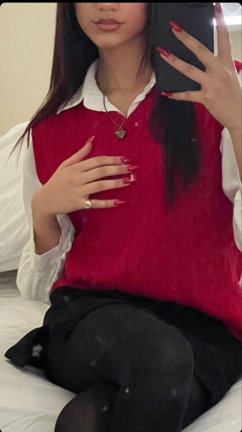 Red Sweater Vest Outfit Aesthetic, Red Vest Outfits Aesthetic, Outfit Chaleco Rojo, Sweater Vest Winter Outfit, Red Sweater Vest Outfit, Red Preppy Outfit, Black Skirt White Top, Vest Winter Outfit, Aesthetic Preppy Outfits