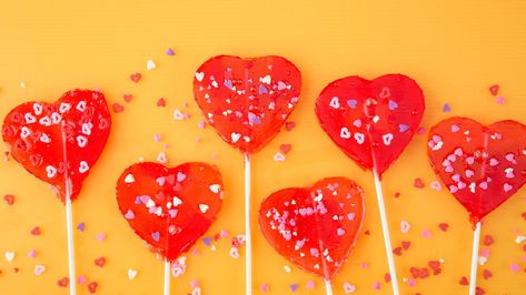 Heart Shaped Lollipops, Boyfriend Crafts, Hari Valentine, Valentines Day Desserts, Valentines Day Food, Valentines Day Treats, My Funny Valentine, Valentine's Day Quotes, Valentines Food