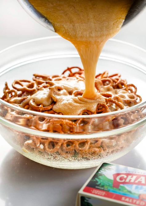 Butter Toffee Pretzels, Toffee Pretzels, Pretzel Toffee, Caramel Pretzels, Pretzel Twists, Chex Mix Recipes, Peanut Butter Pretzel, Salty Treats, Butter Toffee