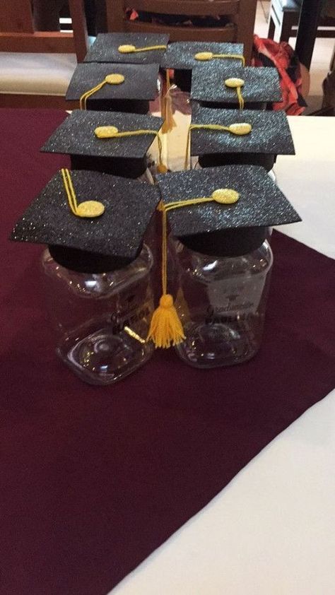 Graduation Party Souvenirs, Diy Graduation Party, Grad Party Favors, Diy Graduation Gifts, Graduation Party Diy, Graduation Crafts, Graduation Party Centerpieces, Diy Graduation, Graduation Party Planning