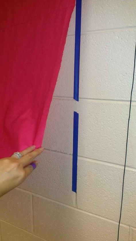 Use painter's tape and hot glue to hang artwork on the wall without taking paint off. | 31 Genius Hacks For Your Elementary School Art Class Fabric Bulletin Board, Teachers Week, Elementary School Art, Classroom Setup, Classroom Setting, Classroom Design, Up Book, Beginning Of School, Teaching Classroom