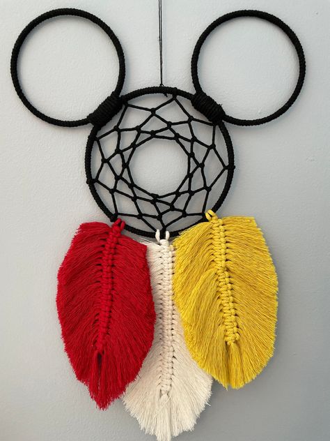 Mickey Macrame, Disney Macrame, Macrame Disney, Macrame Things, Dream Catcher Painting, Dream Catcher Patterns, Disney Furniture, Disney Etsy, Disney Decor