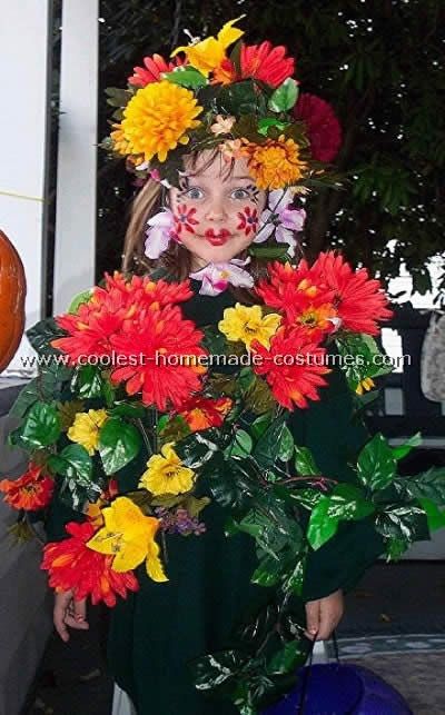 I like the idea of looking like a bouquet of flowers. Inexpensive Halloween Costumes, Geek Outfit, Costumes Unique, Book Day Costumes, Flower Costume, Diy Halloween Costume, Unique Halloween Costumes, Homemade Costumes, Unique Costumes