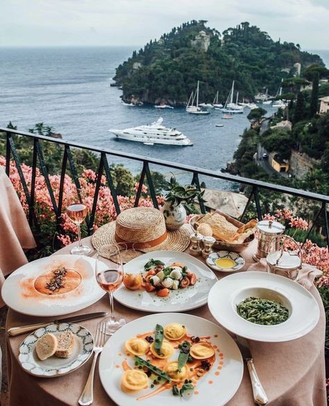 #goodmorning #morning #view #breakfast #yummy #food #eat #water #ocean #vacation #relax #boho #trave #world #earth #dream #drink #pasta #italy Tara Milk Tea, Portofino Italy, Belmond Hotels, Italy Food, Travel Bugs, Travel Inspo, Travel Aesthetic, Dream Vacations, Birthday Theme