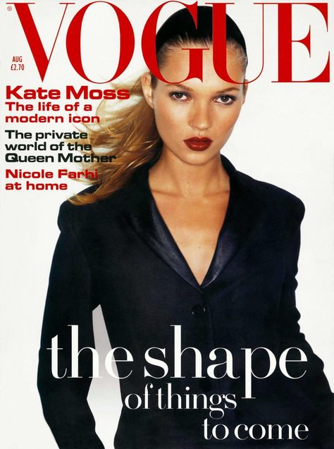 Kate Moss photographed by Juergen Teller for the August 1994 issue of British Vogue. Kate Moss Hair, Kate Moss 90s, Moss Fashion, Kate Moss Style, Vogue British, Vogue Photo, Queen Kate, Juergen Teller, Vogue Magazine Covers