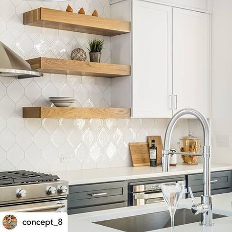 Hex Backsplash, White Cabinets Black Countertops, Kitchen Backsplash Inspiration, Backsplash For Kitchen, Kitchen Diner Extension, Black Countertops, White Kitchens, Backsplash Kitchen, Mid Century Modern Kitchen