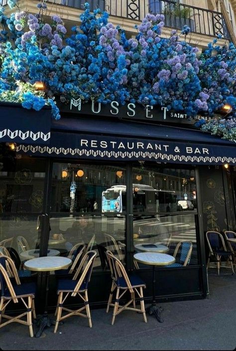 Cafe Exterior, Cafe Display, Blue Cafe, Shop Facade, Storefront Design, Window Display Design, Cafe Shop Design, Coffee Shop Aesthetic, Parisian Cafe