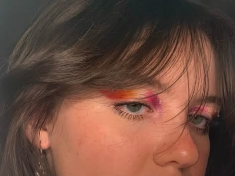 Lesbian Flag Eye Makeup, Lesbian Pride Hair, Lesbian Pride Makeup Look, Lesbian Flag Eyeliner, Lesbian Flag Inspired Makeup, Lesbian Pride Eyeshadow, Pride Inspo Outfits, Lesbian Flag Eyeshadow, Lesbian Flag Makeup Look