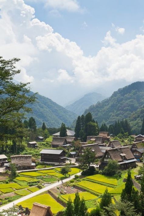 40 Most Beautiful Pictures of Villages around the World - Bored Art Toyama Japan, Gokayama, Japan Village, Japanese Mountains, Japanese Village, Toyama, Kyushu, Japanese Architecture, We Are The World