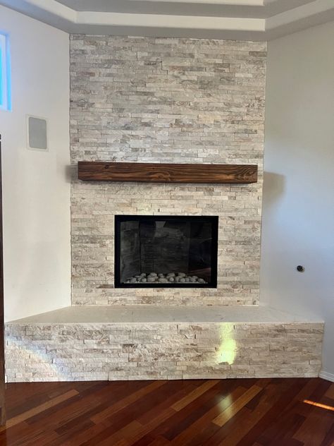 Ledger stone Grey And White Stone Fireplace, Stone Wall Ideas For Living Room, Stone Options For Fireplace, Indoor Stone Wall, Ledger Stone Fireplace, Ledge Stone Fireplace, Cream Fireplace, White Stone Fireplaces, Stacked Stone Fireplace