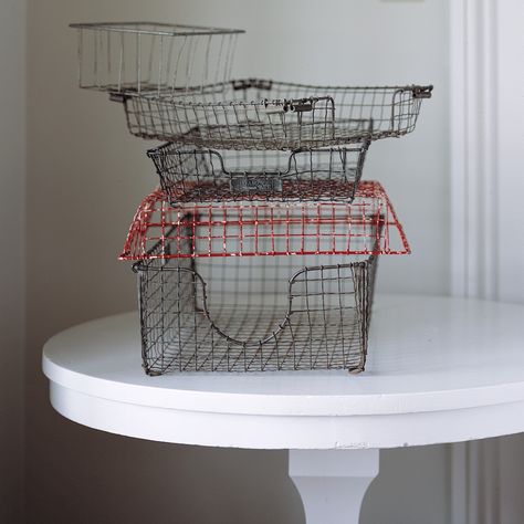 In the age of email, the old-fashioned inbox is less in demand. But wire desk baskets dating from the 1940s and 1950s have a vintage industrial look worth reviving. Cleaned up or with a few pieces of hardware added, they can be employed as office and kitchen organizers. Wire Basket Decor, Upcycle Kitchen, Basket Upcycle, Upcycle Desk, Repurposed Desk, Laundry Room Baskets, Can Upcycle, Vintage Wire Baskets, Basket Drawers