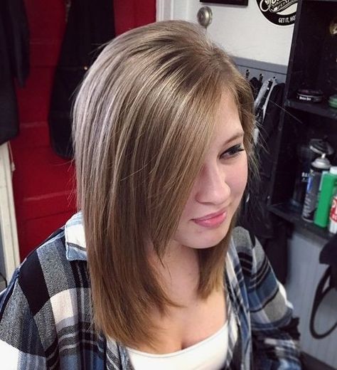 long bob with side bangs for teenage girls Bob Styling, Teenage Girl Hairstyles, Teen Haircuts, Kids Hairstyle, Teenage Hairstyles, Graduated Bob, Mid Length Hair With Layers