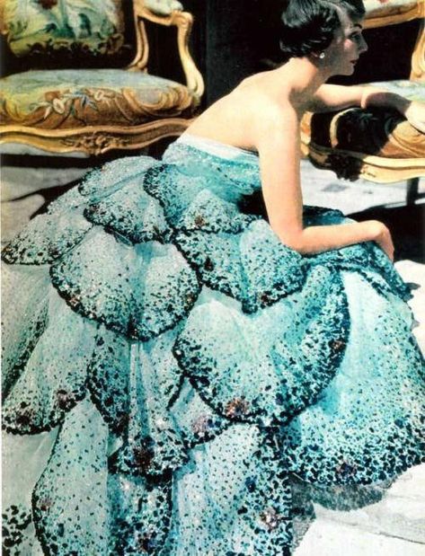 Vintage Dior Dress, Christian Dior Gowns, Dior New Look, Dior Dresses, Dior Gown, Beaded Evening Gowns, Dior Dress, Dior Fashion, 40s Fashion