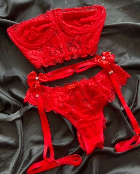 Red Lingerie Outfit, Crop Top Outfits Classy, Sleepwear Fashion, Cute Sleepwear, Cute Lingerie, Seductive Clothes, Comfortable Bras, Lingerie Outfits, Red Lingerie