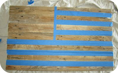 Pallet American Flag, Diy Pallet Decoration, Flag Pallet, Pallet Diy Projects, Pallet Decoration Ideas, Projects With Wood, Pallet Flag, Diy Wood Work, Crafty Morning