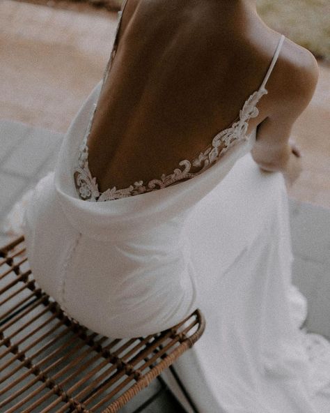 A stunning #Enzoanirealbride in ALANIS 🤍⁠ ⁠ Photographer:⁠ @kreativ_photoandfilm��⁠ Bride: ⁠@inge_prevoo_⁠ Glam: ⁠@rosaleamakeupartistry⁠ Minimalist Wedding Dresses Silk, Lace Cowl Neck Wedding Dress, Wedding Dress Faceless, Simple Backless Wedding Dress Lace, Cowl Neck Backless Wedding Dress, Backless Wedding Reception Dress, Glam Bride Dress, Low Back Spaghetti Strap Wedding Dress, Silk Cowl Neck Wedding Dress