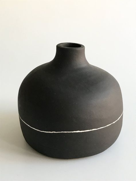 Image of black bottle Handmade Ceramic Sculpture, Black Clay Vase, Pottery Black Clay, Black Pottery Vase, Black Clay Ceramics, Black And White Pottery, Black Clay Pottery, Black Ceramics, Ceramic Bottles