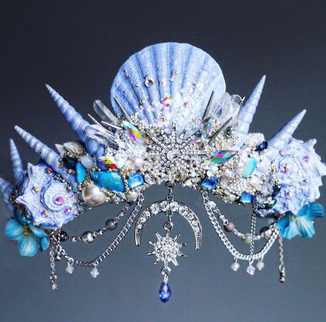 Frida Flower Crowns🌿 on Instagram: “The Sea Witch Crown in Ice Blue 💙 off to Germany ✈️🇩🇪Thank you! 💙” Sea Crown, Shell Crown, Shell Crowns, Fantasy Crown, Crown Aesthetic, Crown Crystal, Mermaid Crown, Mermaid Aesthetic, Mermaid Jewelry