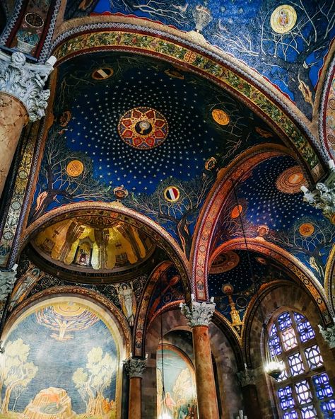 Church Ceiling, Green Knight, Church Architecture, Public Garden, Architectural Inspiration, Beautiful Architecture, Character Aesthetic, Eiffel Tower Inside, Art And Architecture