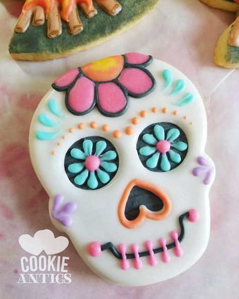 Day Of The Dead Sugar Cookies, Day Of The Dead Desserts, Day Of The Dead Cookies Decorated, Day Of The Dead Cookies, Galletas Halloween, Biscuits Halloween, Halloween Sugar Cookies Decorated, Easy Halloween Cookies, Dessert Halloween