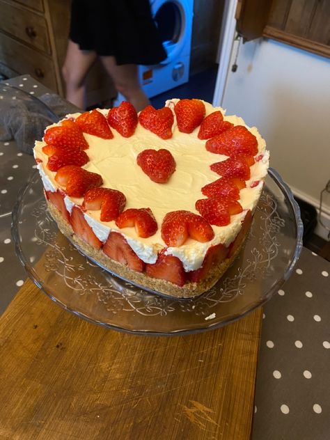 #cheesecake #strawberry #strawberries #strawberryrecipe #cheesecakes #fyp #explore #baking #aesthetic Heart Shaped Cheesecake, Cute Cheesecake, Non Bake Cheesecake, Heart Cheesecake, Cheesecake Aesthetic, Heart Shaped Birthday Cake, Birthday Cale, Pie Ideas, Birthday Cheesecake