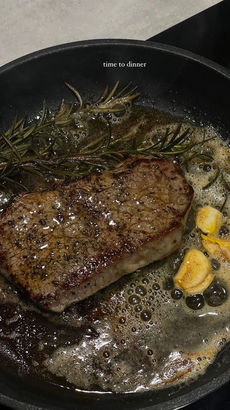 Rosemary Garlic Butter, Butter Steak, Sirloin Steak, Garlic Butter Steak, Rosemary Garlic, Medium Well, Medium Rare, Healthy Food Motivation, Think Food