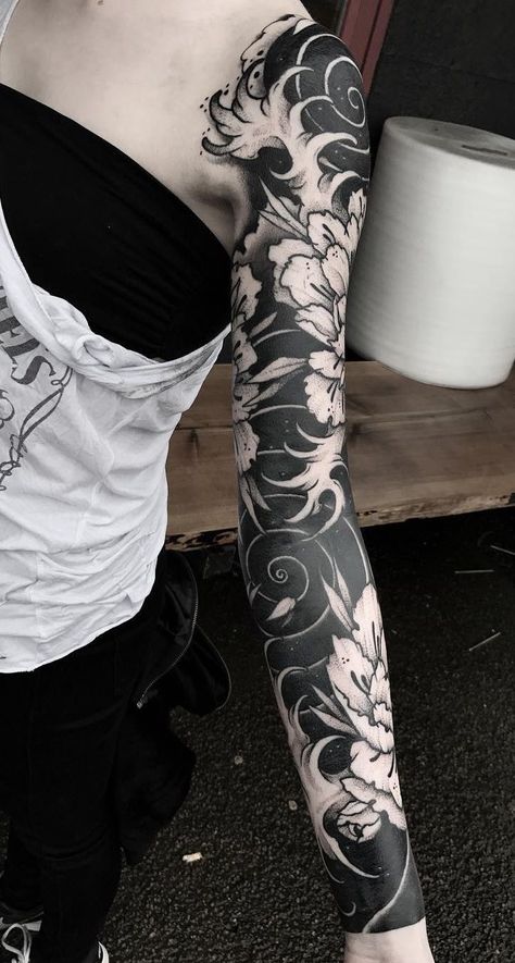 Voll Arm-tattoos, Black Sleeve Tattoo, Tattoo Snake, Solid Black Tattoo, Blackout Tattoo, Tattoos Geometric, Japanese Sleeve Tattoos, Sleeve Tattoos For Women, Black Ink Tattoos