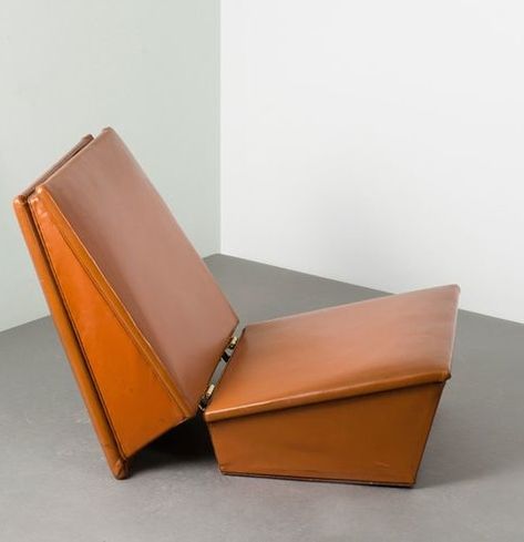 Hans Olsen; Wood, Leather and Brass Folding Chair/Occasional Table for Sörensen, 1960. Folding Chair Design, Architectural Furniture, Fold Up Chairs, Folding Armchair, Chair Redo, Leather And Brass, Foldable Chairs, Deco Retro, Indoor Chairs