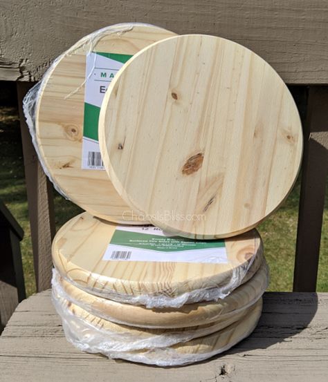 Where Do You Find Unfinished Wood Rounds? Stencils For Wood Signs, Door Hangers Diy, Wood Centerpieces, Wood Hanger, Unfinished Wood Crafts, Door Signs Diy, Wood Slice Crafts, Round Wood Sign, Diy Wooden Projects