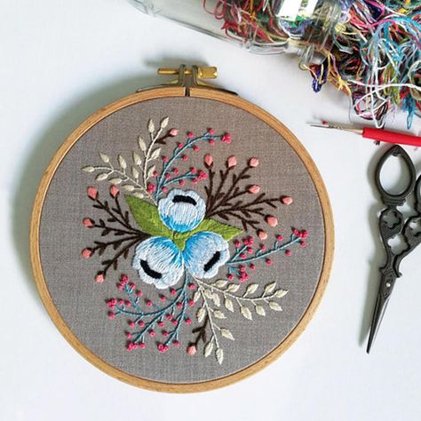 Sewing Cards, Pretty Embroidery, Diy Embroidery Kit, Embroidery Threads, Embroidery Materials, Wooden Hoop, 자수 디자인, Hand Embroidery Art, Embroidery Needles