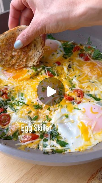 Buttery Toast, Easy Egg Breakfast, Sailor Bailey, Chopped Veggies, Egg Skillet, Crispy Bread, Food Breakfast, Easy Eggs, Skillet Meals