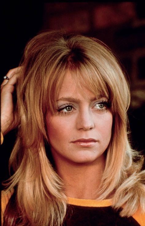 15 Iconic 70s Hairstyles - Every Women Wanted to Try | Hairdo Hairstyle 70s Disco Hairstyles, 70s Short Hairstyles, 70s Haircut, 70s Hairstyles For Long Hair, 1970 Hairstyles, Bouncy Layers, 70s Hair Styles, 70s Hair And Makeup, 70s Haircuts