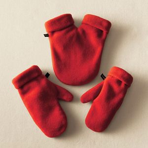 Smittens - Mittens for holding hands! Adorable. And love the name too haha Romantic Things, Ideas Christmas, Look At You, San Valentino, Couple Gifts, Stay Warm, Valentine Gifts, Sewing Projects, Gloves