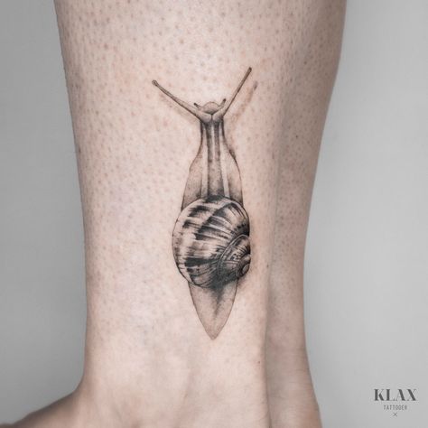 Snail Tattoo Design, Epic Tattoos, Print Making Designs, Snail Tattoo, Animals Tattoo, Tattoo Dotwork, Skin Paint, Whale Tattoos, Epic Tattoo