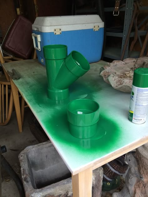 DIY Super Mario Bros warp pipes for cake tiers/center pieces for Super Mario Bros themed birthday party made from PVC pipe and green spray paint designed to adhere to plastic! Mario Yard Decorations, Mario Party Table Decor, Super Mario 4th Birthday Party, Diy Mario Bros Decorations, Yoshi Themed Birthday, Super Mario Bros Crafts, Mario Pipe Diy, Mario Bros Party Games, Mario Party Centerpieces