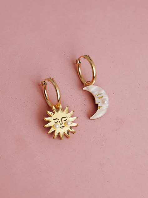 Bestsellers Hoop Charms, Wolf Moon, Funky Jewelry, Pearl Hoop Earrings, Jewelry Lookbook, Sun And Moon, Dream Jewelry, Jewelry Inspo, Pretty Jewellery