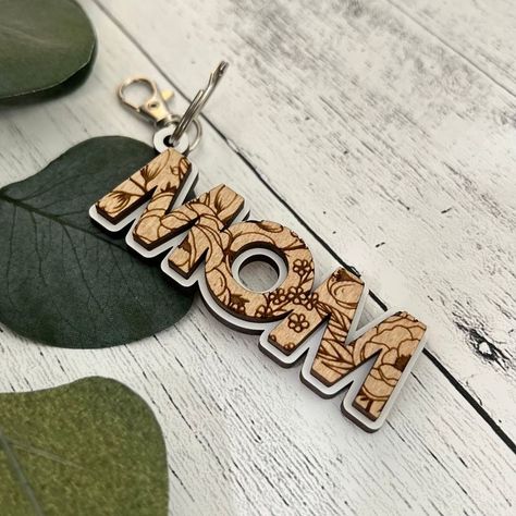 Discover creative engraving ideas for personalized gifts like mom keychains using advanced laser engraving techniques that make every gift special. Mother’s Day Laser Cut Ideas, Wooden Keychain Ideas, Laser Engraving Ideas Gifts, Xtool M1 Project Ideas, Laser Cut Gift Ideas, Wecreat Vision, Mom Letters, Diy Laser Engraver, Glowforge Ideas