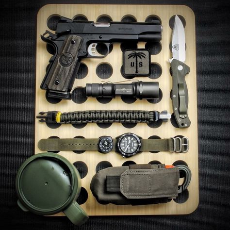 EDC addicted (@EDC_addicted) on X Mochila Edc, Apocalypse Survival Gear, Edc Carry, Edc Tactical, Tac Gear, Tactical Gear Loadout, Combat Art, Zombie Survival, Pocket Dump