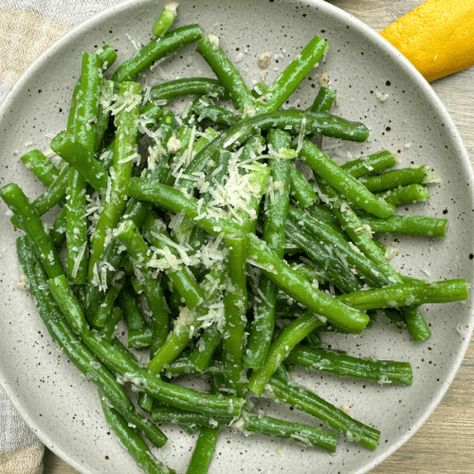 Cacio e Pepe Microwave Green Beans - Low Carb Simplified Parmesan Green Beans Air Fryer, Green Beans Air Fryer, Beans Air Fryer, Microwave Green Beans, Garlic Parmesan Green Beans, Seasoned Green Beans, Crispy Green Beans, Parmesan Green Beans, Crispy Garlic