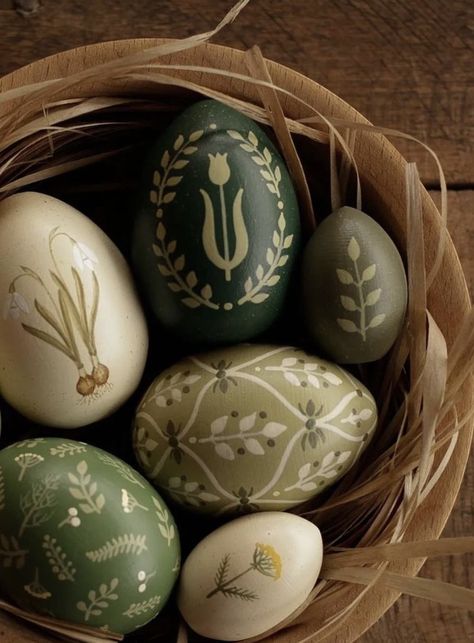 Paint Wooden Eggs, Painted Wooden Easter Eggs, Painted Eggs Art, Wooden Eggs Crafts, Swedish Easter, Painted Wooden Eggs, Hand Painted Easter Eggs, Wooden Easter Eggs, Painted Easter Eggs