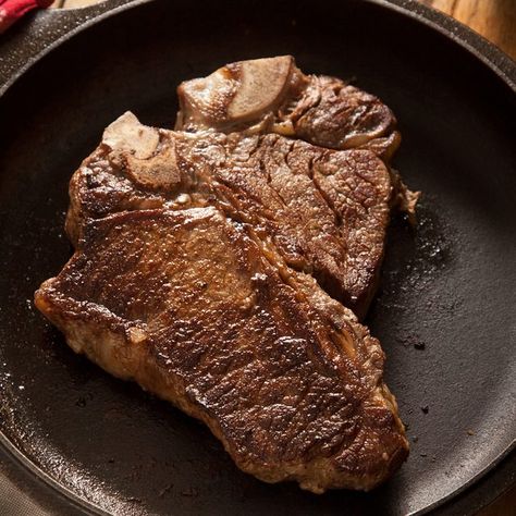 Grilled steak in a cast-iron skillet. Tbone Steak In Oven, Cooking T Bone Steak, Tbone Steak Recipe, Iron Skillet Steak, Cast Iron Skillet Steak, Steak In Oven, Iron Skillet Recipes, Grilled Steak Recipes, Pan Fry