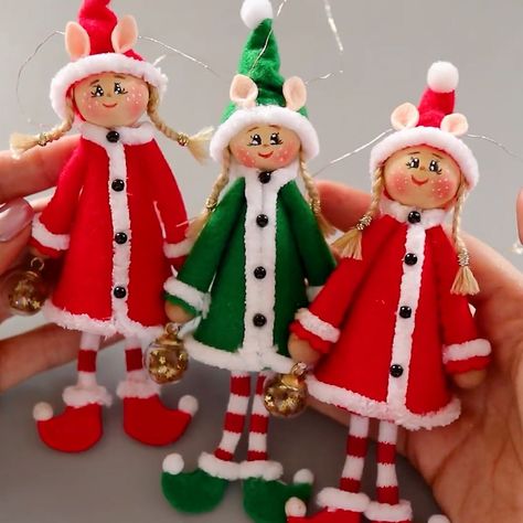 Diy Christmas Elves, Elf Diy, Wood Peg Dolls, Christmas Elves, Christmas Crafts To Make, Santa's Workshop, Elf Ornaments, Christmas Crafting, Clothespin Dolls