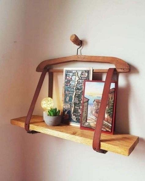 Wood Crafts Furniture, Koti Diy, Scrap Wood Crafts, Hanger Diy, Deco Originale, Wood Crafts Diy, Furniture Storage, Diy Home Crafts, Handmade Home