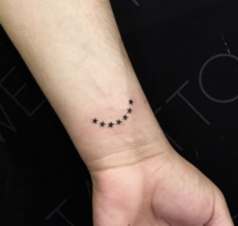 7 stars, Venezuela 7 Stars Tattoo, Venezuelan Tattoo Ideas, Venezuela Tattoo Ideas, Venezuelan Tattoo, Tattoo Dainty, Tattoo Ideas Simple, New Tattoo Designs, Shape Tattoo, Music Tattoo Designs