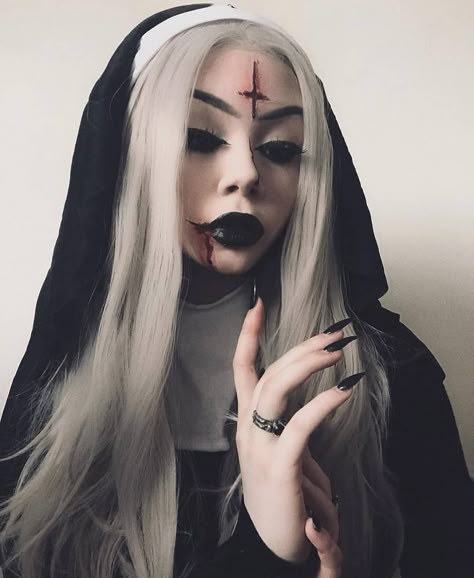 Vampire Makeup Looks, Nun Halloween, Teknik Makeup, Halloween Makeup Witch, Halloweenský Makeup, Makeup Scary, Creepy Halloween Makeup, Vampire Makeup, Halloween Makeup Diy