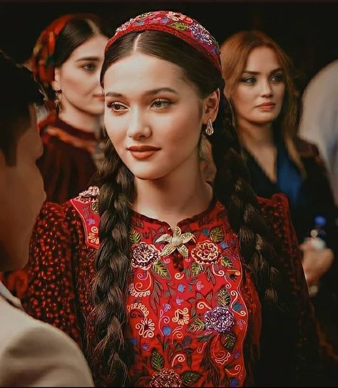 Turkmenistan Woman Traditional Dresses, Persian Traditional Dress, Turkmen Dress, Persian Women, Casual Outfit Inspiration, National Dress, Ancient Beauty, Traditional Dress, Central Asia