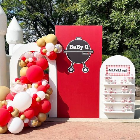 Baby Q Balloon Arch, Bbq Shower Ideas, Bbq Themed Baby Shower Ideas, Baby Q Shower Ideas Boy, Baby Bbq Shower Ideas, Bbq Gender Reveal Ideas, Bbq Baby Shower Ideas, Baby Q Gender Reveal, Modern Bounce House