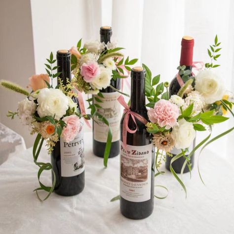 Wine Bottle Flowers, Edible Ideas, Bottle Flowers, Flower Foam, Bottle Decorations, Bottle Centerpieces, Flower Bottle, Flower Centerpiece, Red Wine Bottle