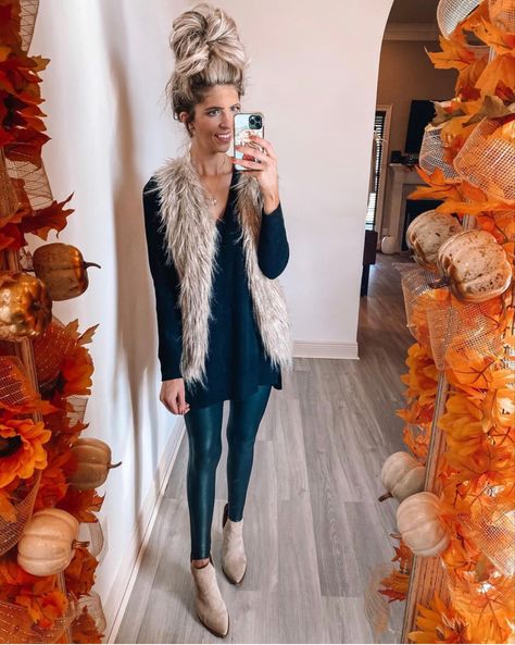 Tan Fuzzy Vest Outfit, Faux Fur Vest Outfit Winter, Fuzzy Vest Outfit, Fur Vest Outfit Ideas, Floor Mirror Decor, Faux Fur Vests Outfits, Fur Vest Outfit, Vest Outfit Ideas, Messy Bun Hairstyle